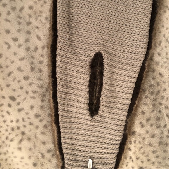 Stella & Dot Faux Fur Wrap - Picture 4 of 6